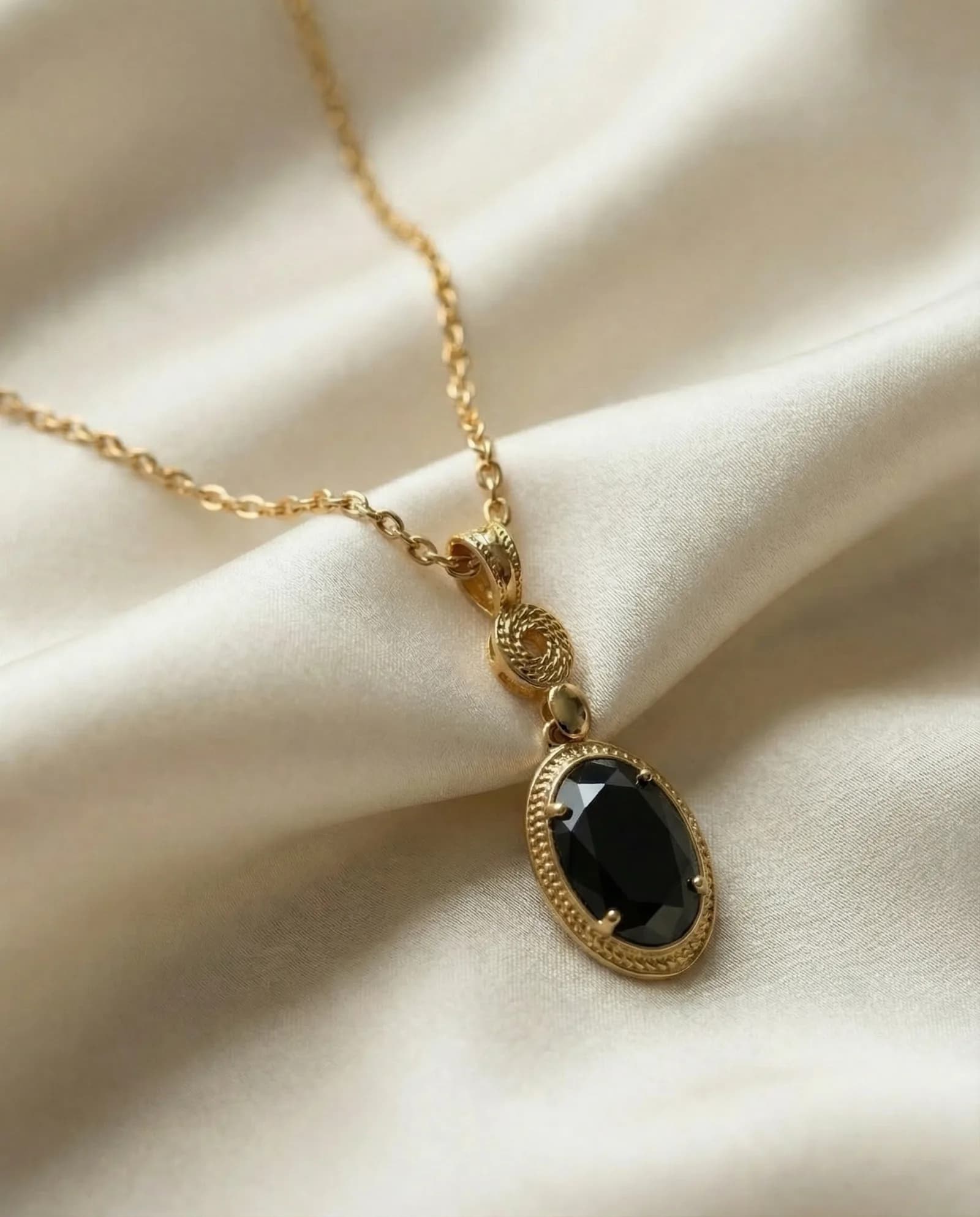Collar Etruria - Ónix negro, Oro amarillo