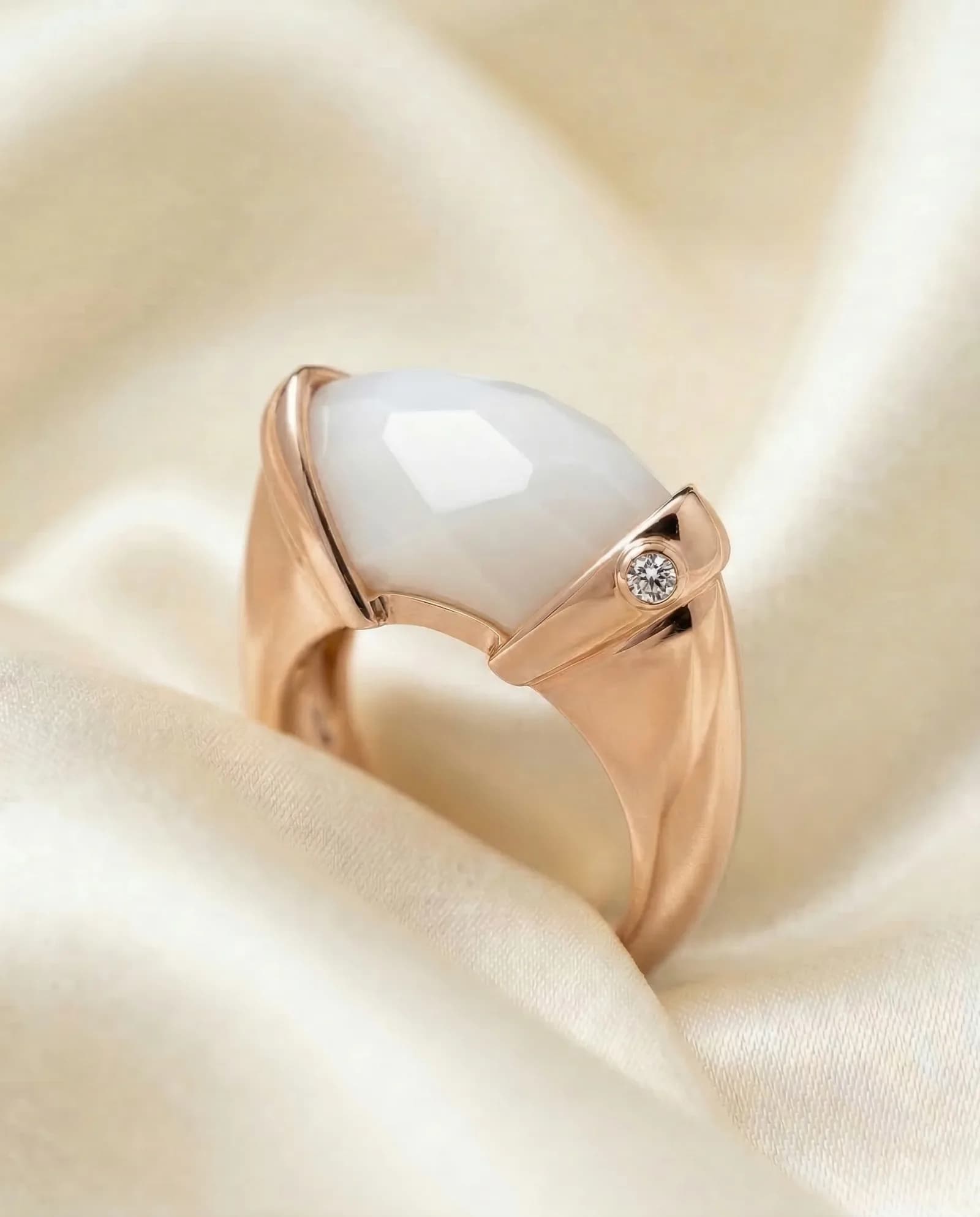 Anillo Vela, Ágata blanca · Oro rosa
