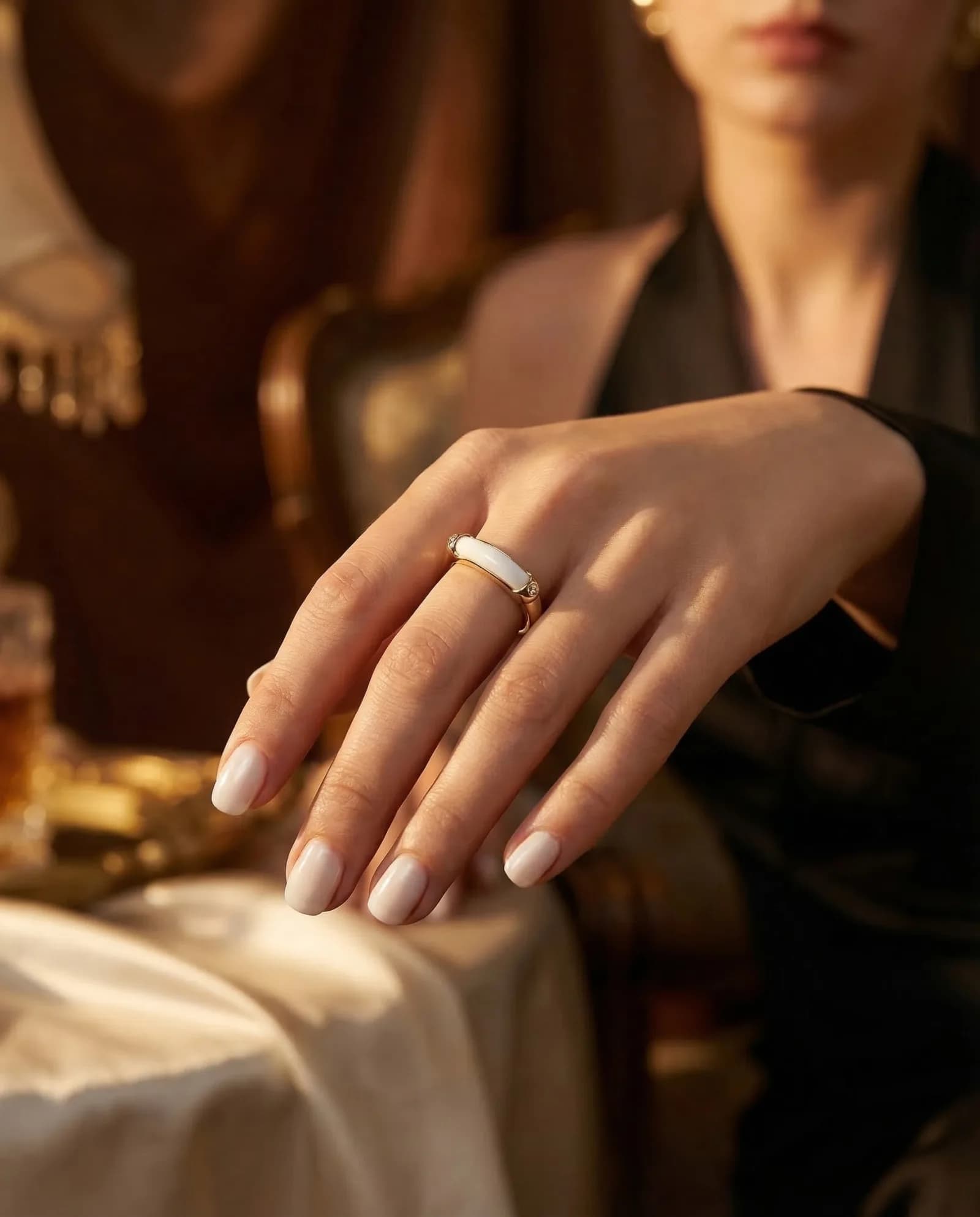 Anillo Puente Fino - Piedra lisa, Ágata blanca · Oro amarillo
