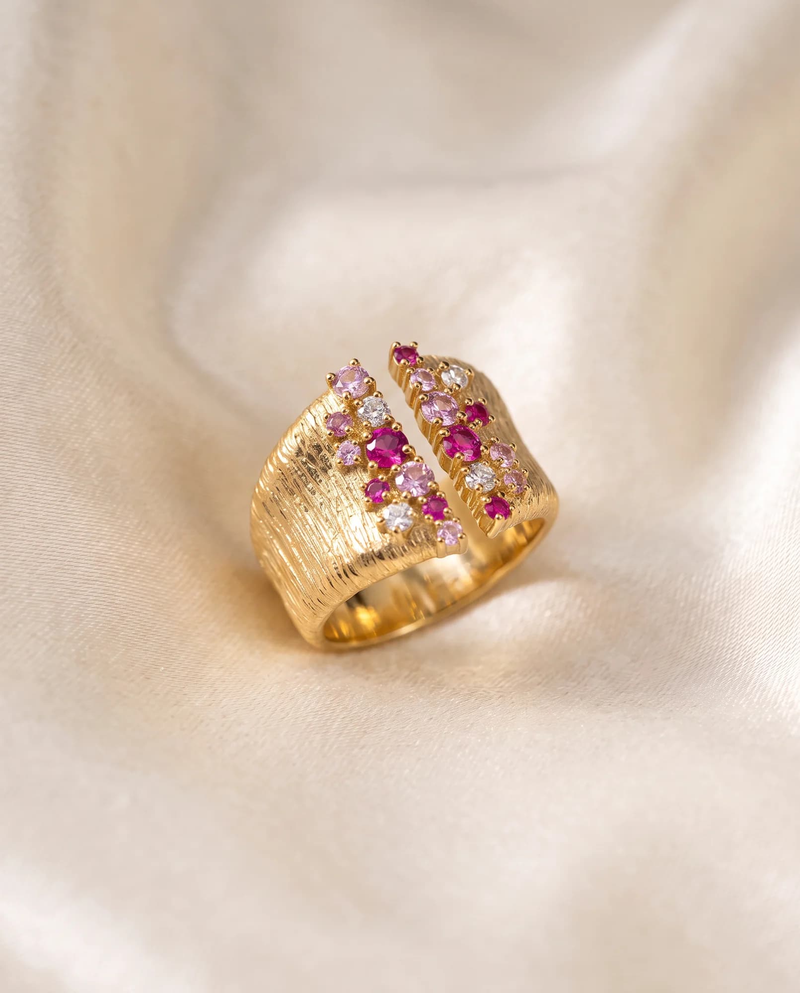 Anillo Café, Fucsia, rosa y blanco · Oro amarillo