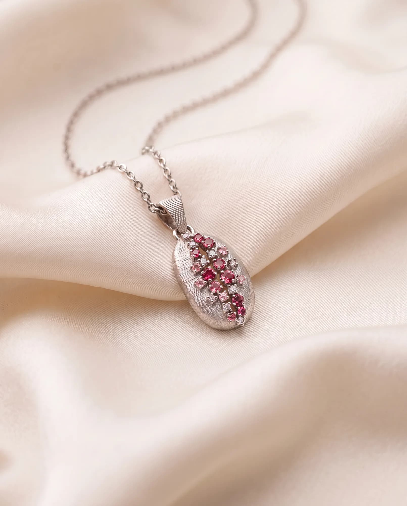 Collar Café, Fucsia, rosa y blanco