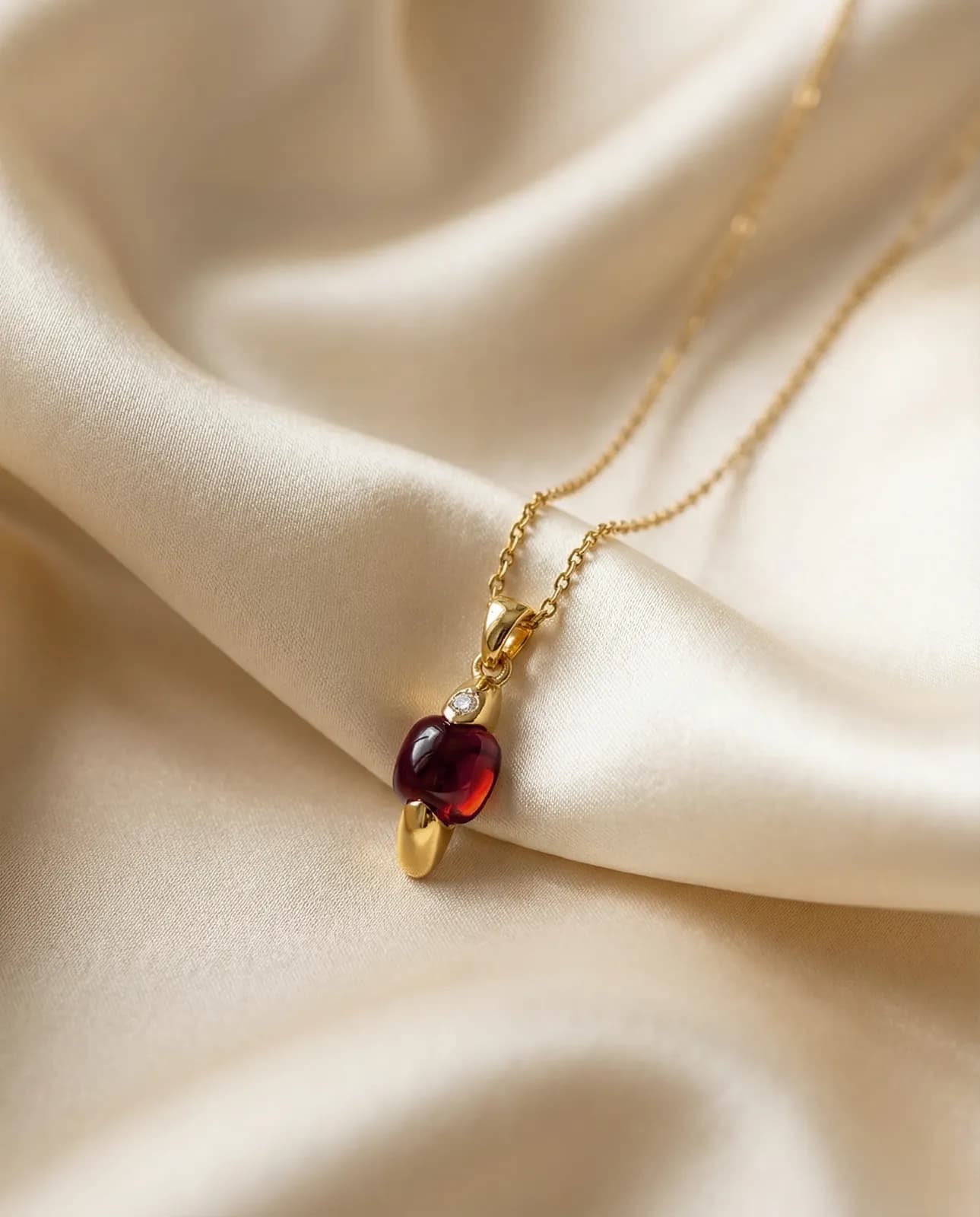 Collar Gemma - Rojo, Oro amarillo