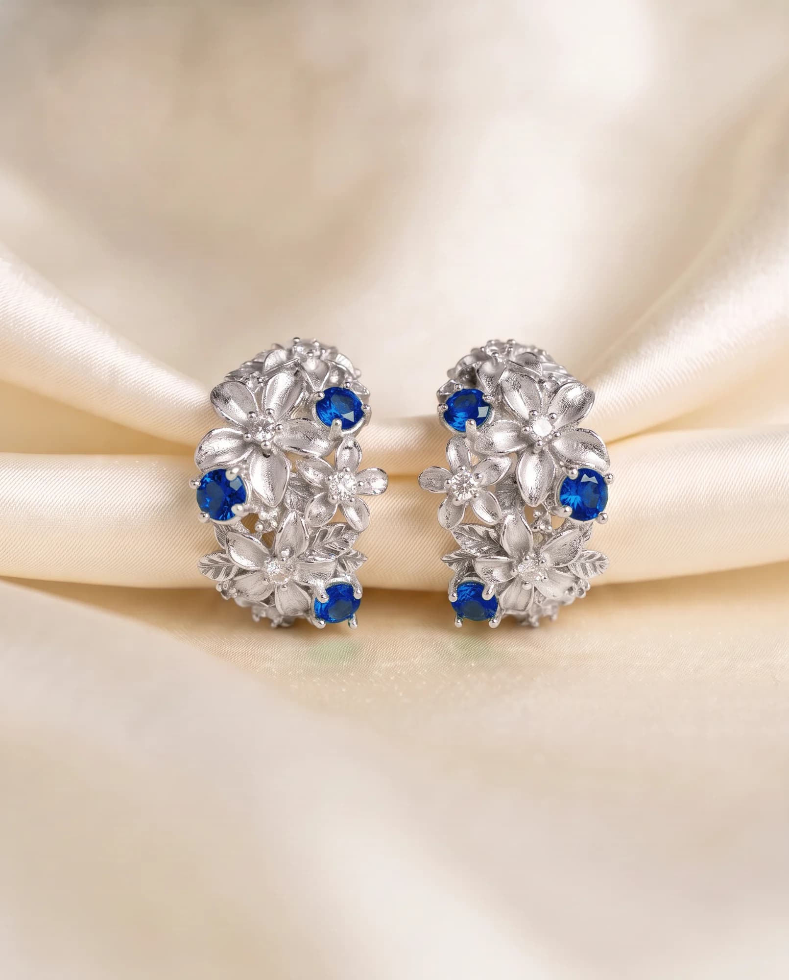 Pendientes Flora Grande Oro Blanco, Azul