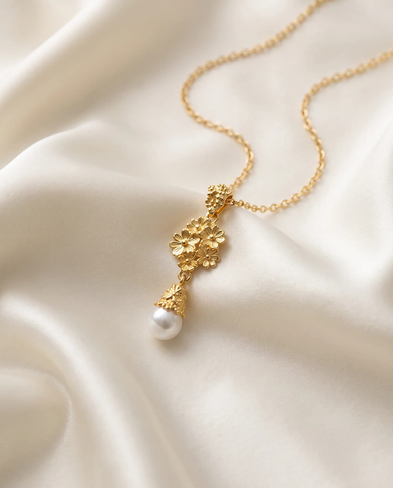 Collar Margarita Grande, Oro amarillo